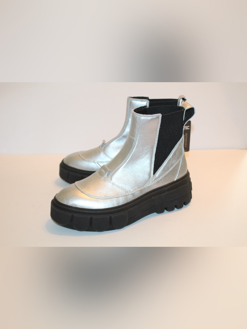 Sorel Caribou x Waterproof Women’s Chelsea Boots Size 8.5 NEW